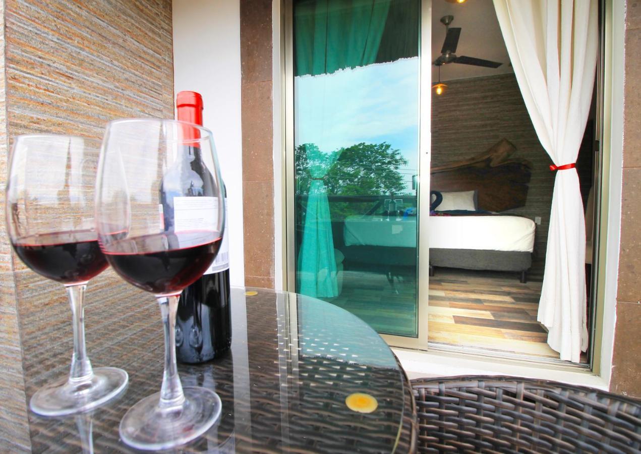 Hotel Pancho Villas Bacalar - Free Bikes And Paddles Екстер'єр фото
