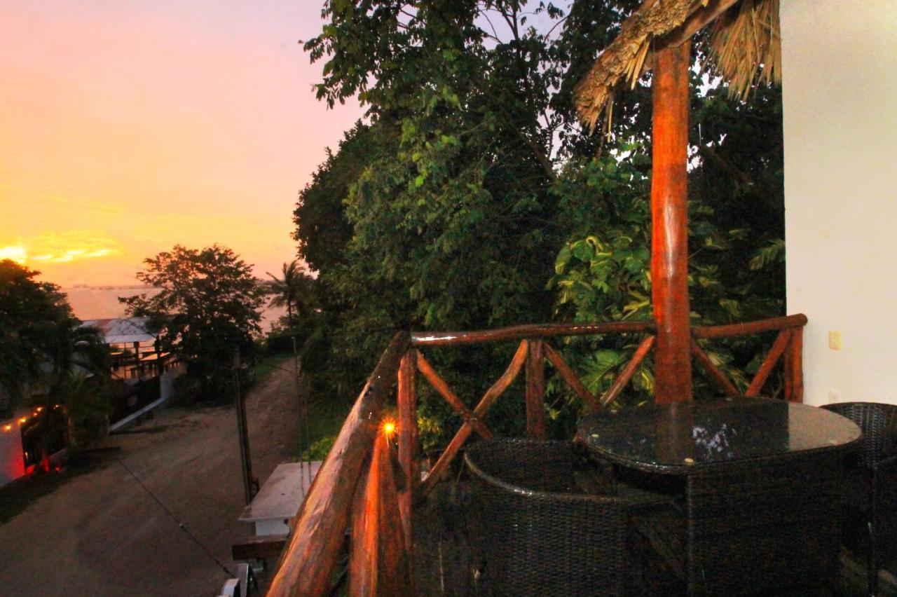 Hotel Pancho Villas Bacalar - Free Bikes And Paddles Екстер'єр фото