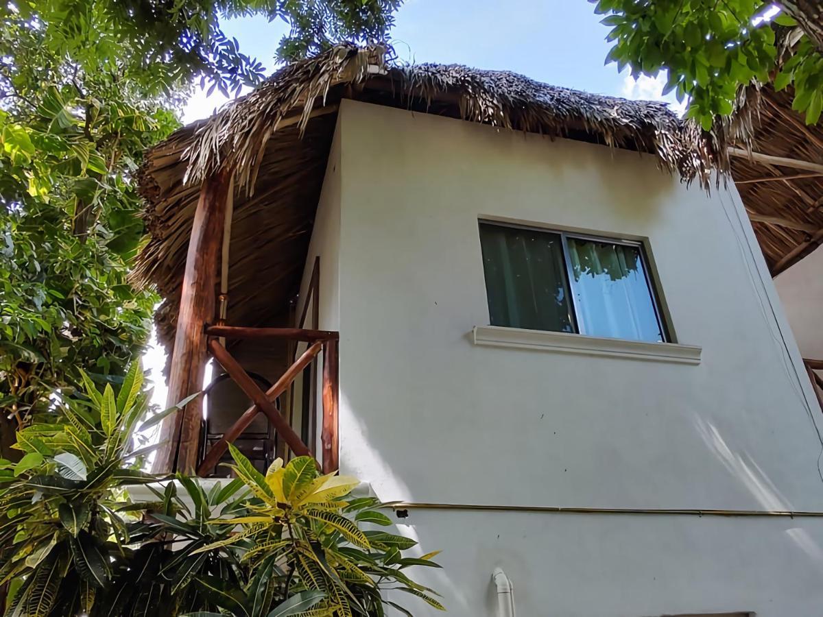 Hotel Pancho Villas Bacalar - Free Bikes And Paddles Екстер'єр фото