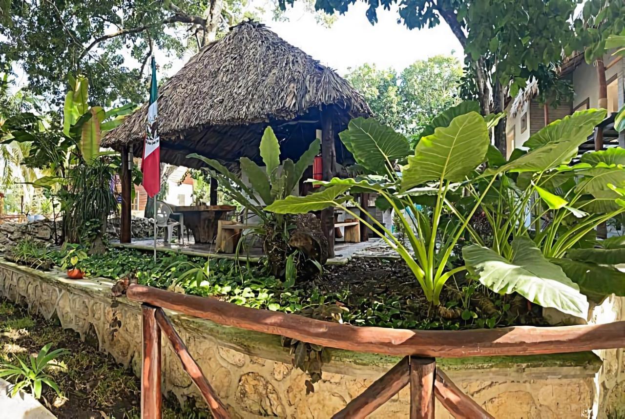 Hotel Pancho Villas Bacalar - Free Bikes And Paddles Екстер'єр фото