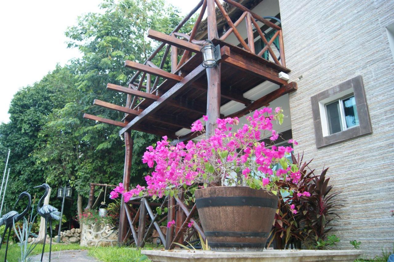 Hotel Pancho Villas Bacalar - Free Bikes And Paddles Екстер'єр фото